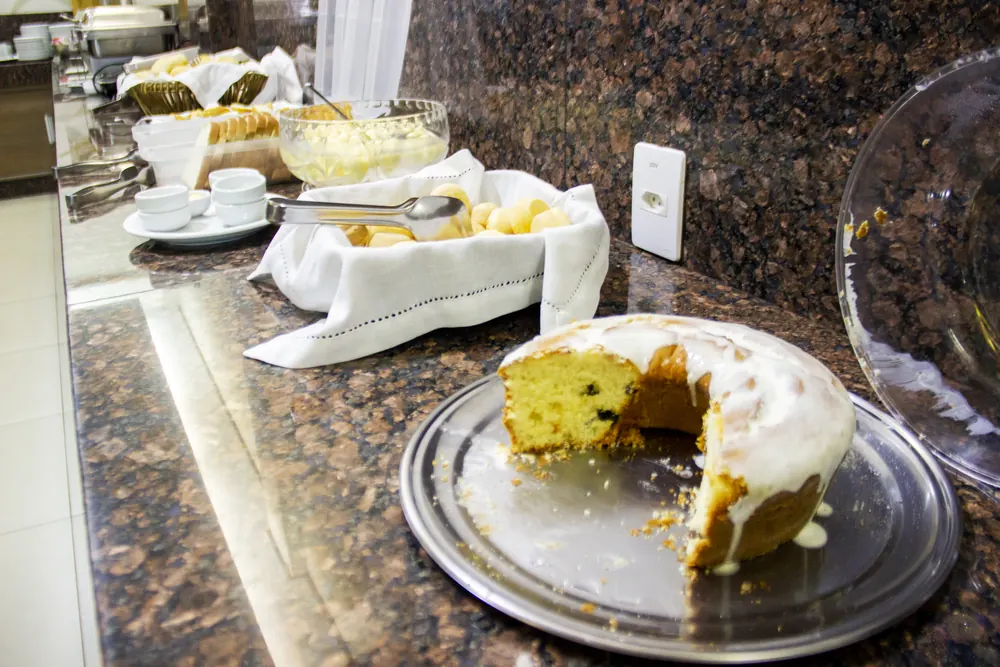 Cake and breakfast items served at Paraná Palace Hotel