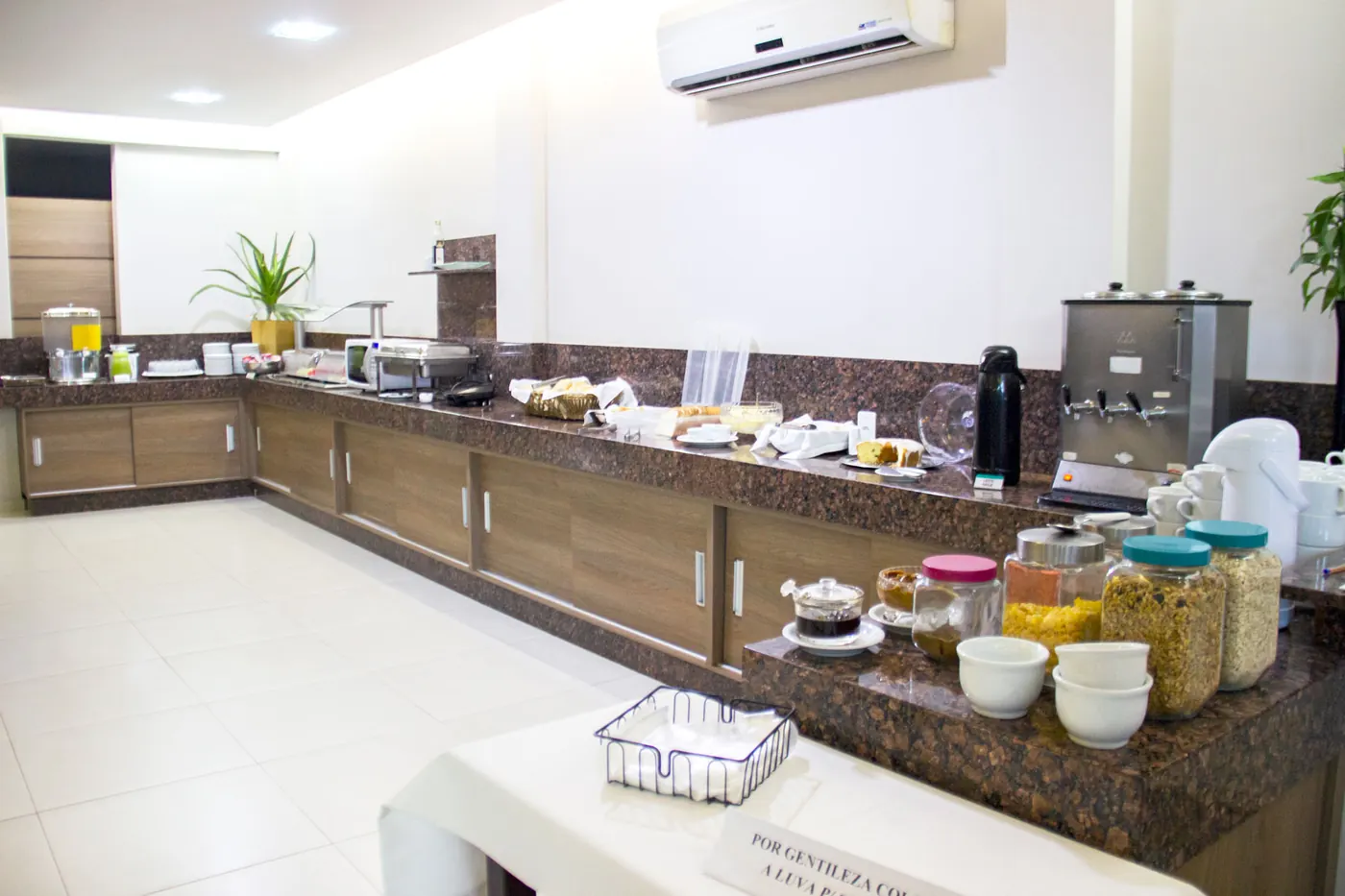 Breakfast table at Paraná Palace Hotel