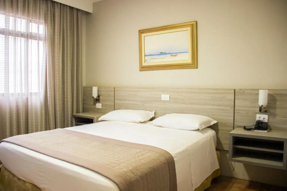 Apartamento Executivo do Paraná Palace Hotel com cama de casal